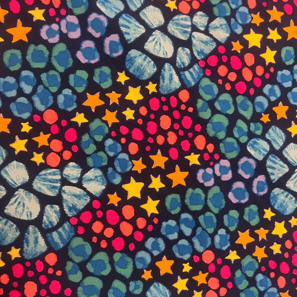Colorful Scrub Patterned Top - Picture 4 of 8
